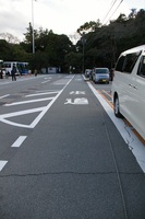 Medium_01　駐車場から建物まで
